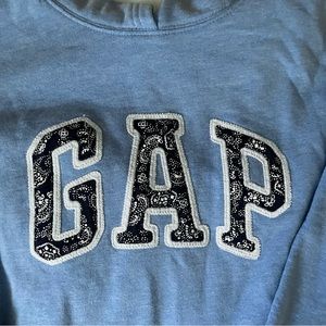 Y2K GAP HOODIE
light blue and navy floral letters 
size large